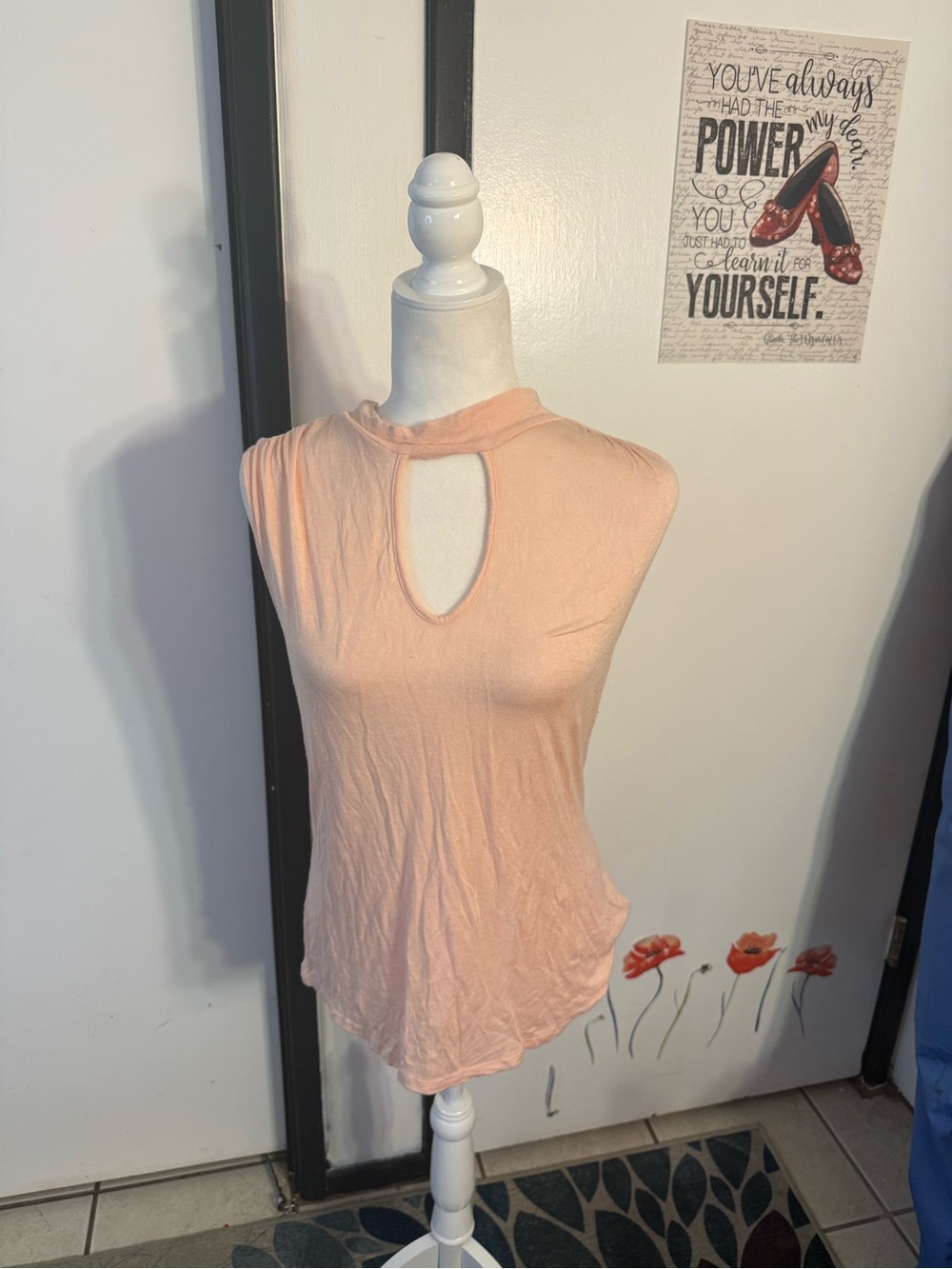 Jennifer Lopez Peach Keyhole Sleeveless Tank Top